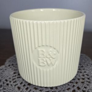 Bath & Body Works Vanilla Bean Candle - In Caramic Jar -  Cream. 3-wick 14.5oz